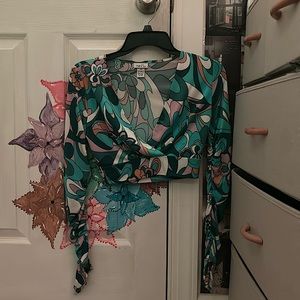 Floral patterned long sleeve V-Cut crop top